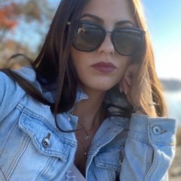 Meet your Posher, Lisa - Picture 1 of 1